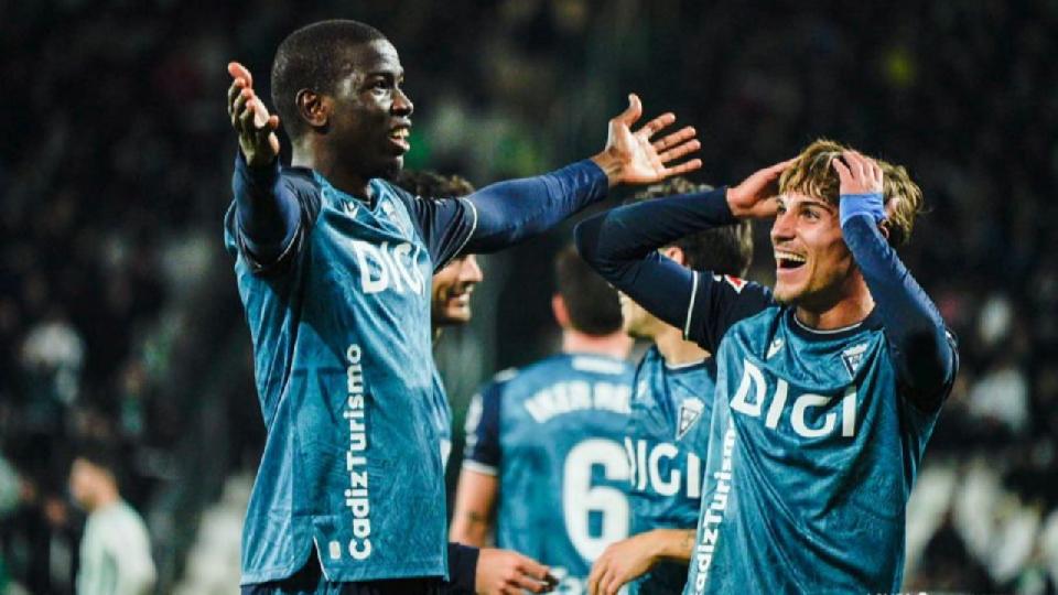 El Cádiz resurge en El Arcángel