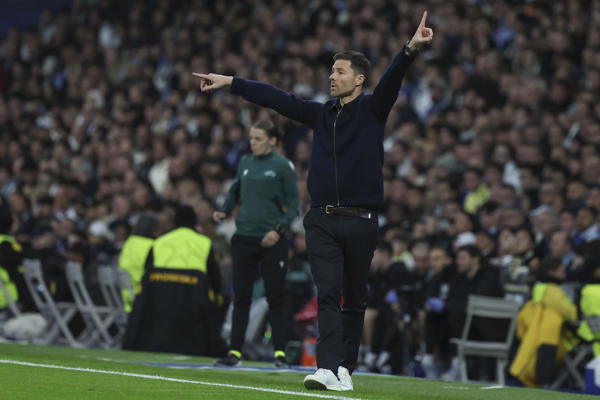 "Han dejado solo a Xabi Alonso"