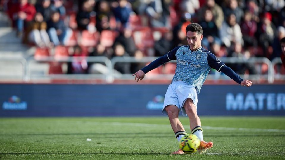 Arribas neutraliza el brutal estreno de Javi Hernández