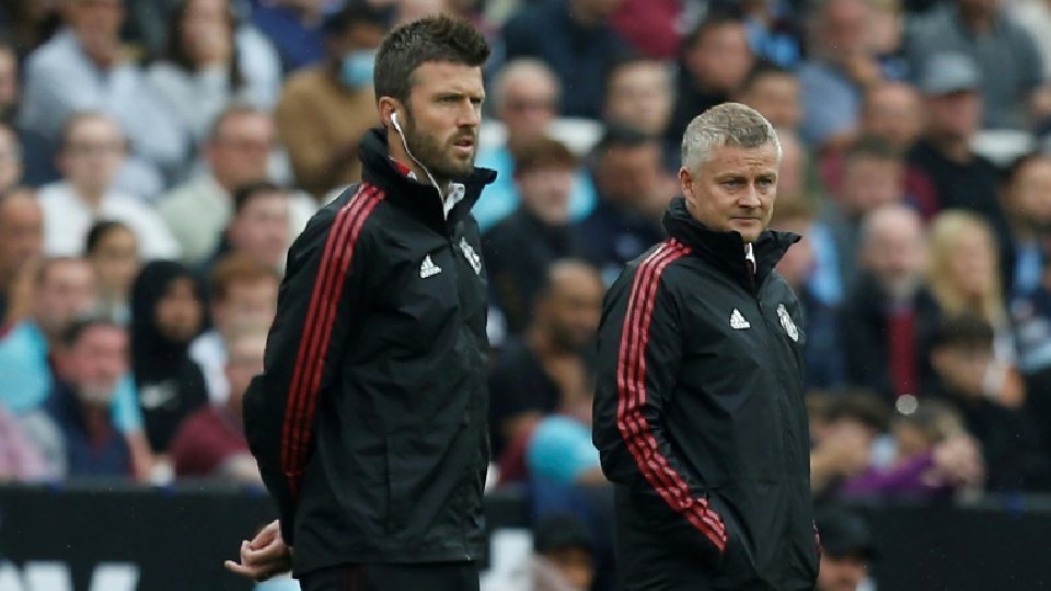 Carrick le gana a Solskjaer la carrera por la interinidad del United