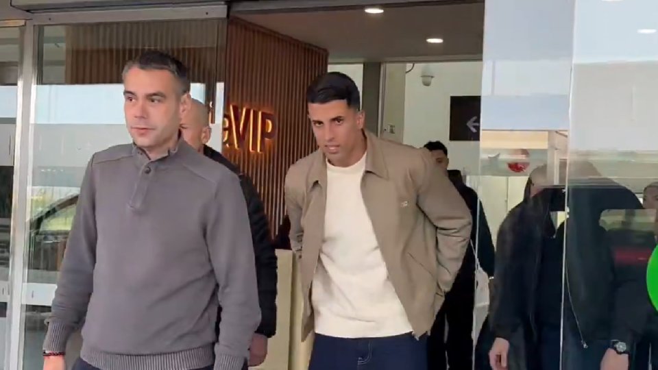 Cancelo ya ha llegado a Barcelona y será presentado el martes