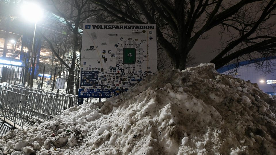 El Hamburgo-Leverkusen, suspendido por riesgos estructurales en la cubierta